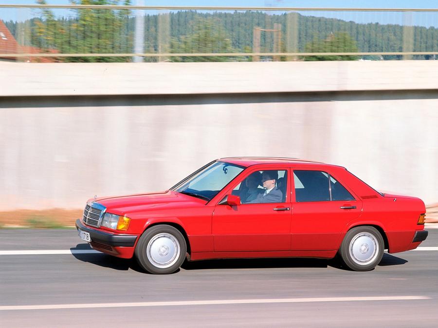  Mercedes-Benz 190 E 1988 года  (фото 2 из 11)